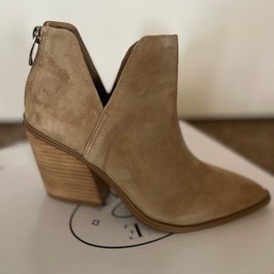 Steve Madden beige/tan size 7 bootie
